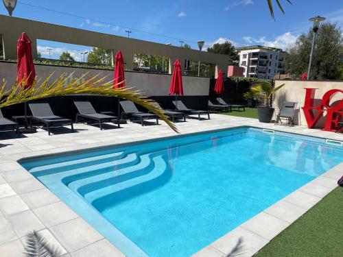 Habitación Estándar con 3 camas individuales del hotel IBIS CANNES MOUANS SARTOUX. Foto 3