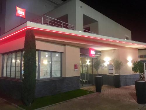 Habitación Estándar con 3 camas individuales del hotel IBIS CANNES MOUANS SARTOUX. Foto 8