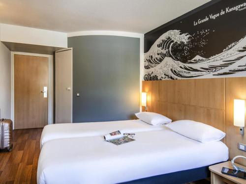 Habitación Doble Estándar - 2 camas del hotel IBIS CANNES MOUANS SARTOUX. Foto 2