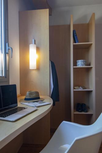 Habitación Doble Estándar - 2 camas del hotel IBIS CANNES MOUANS SARTOUX. Foto 4