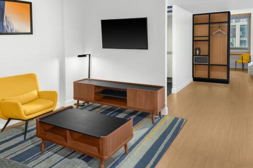 Habitación Suite Esquinera con sofá cama - 1 cama extragande del hotel Aloft New York Brooklyn. Foto 7