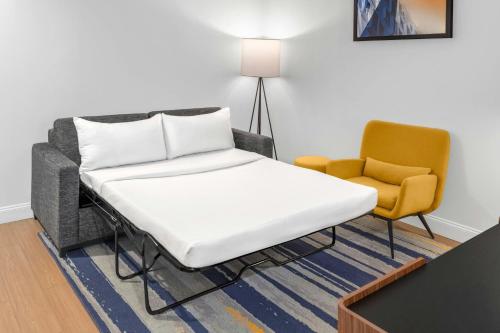 Habitación Suite Esquinera con sofá cama - 1 cama extragande del hotel Aloft New York Brooklyn. Foto 9