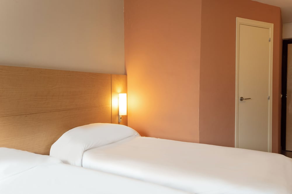 Habitación estándar, 2 camas individuales del hotel Ibis Tanger City Center. Foto 5