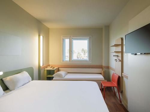 Habitación Doble con cama supletoria del hotel Ibis Budget Malaga Aeropuerto Avenida Velazquez
