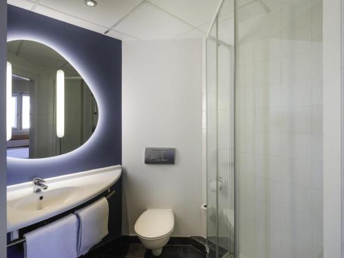 Habitación Doble con cama supletoria del hotel Ibis Budget Malaga Aeropuerto Avenida Velazquez. Foto 1
