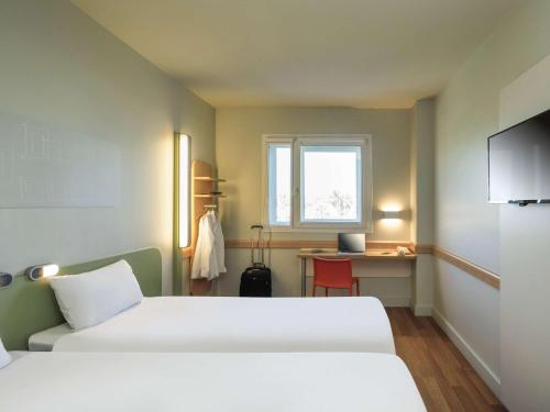 Habitación Doble - 2 camas del hotel Ibis Budget Malaga Aeropuerto Avenida Velazquez. Foto 3