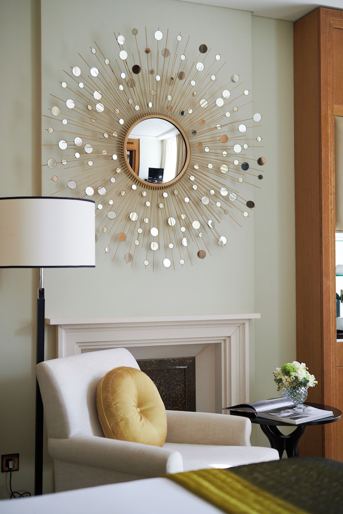 Habitación Deluxe, 1 cama de matrimonio grande del hotel Corinthia London. Foto 1