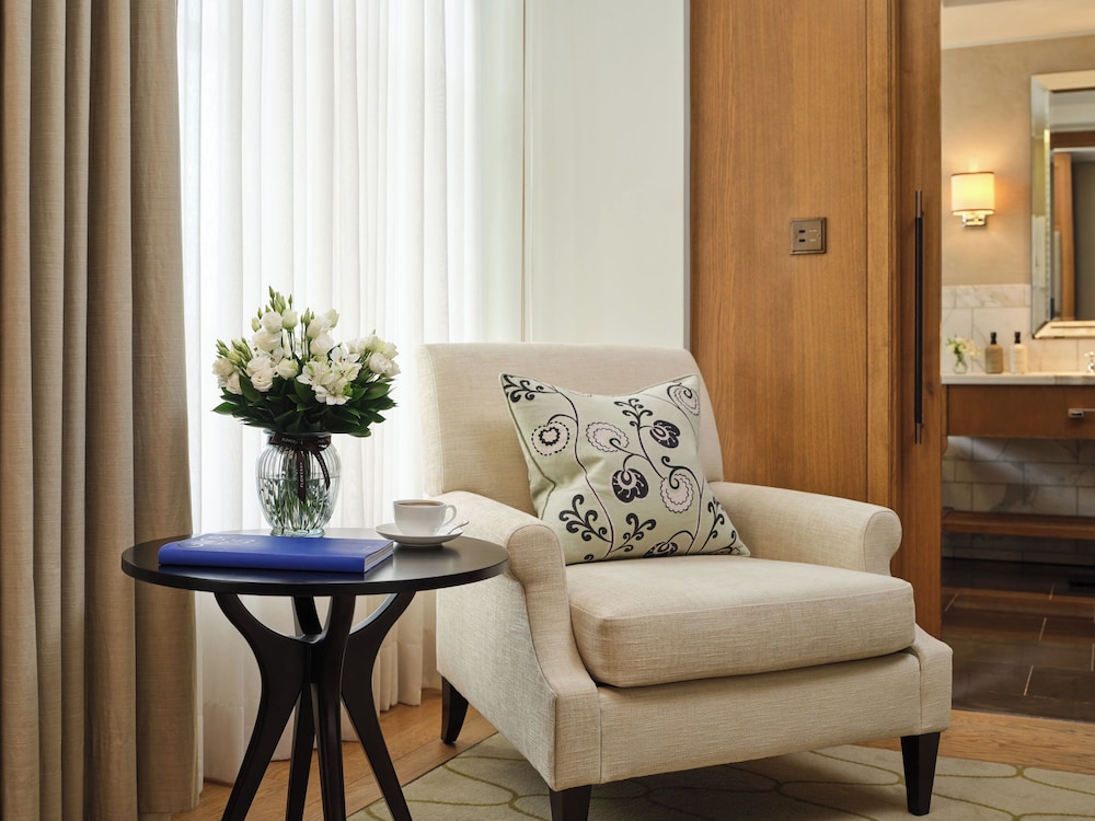 Habitación Deluxe, 1 cama de matrimonio grande del hotel Corinthia London. Foto 4