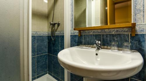 Habitación Triple del hotel Valdemoro. Foto 1
