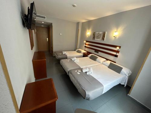 Habitación Triple del hotel Valdemoro. Foto 2
