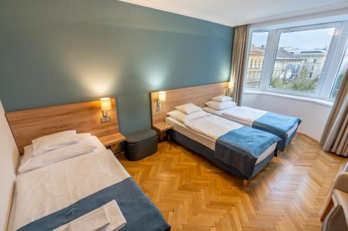 Habitación Triple Confort del hotel Medos. Foto 3