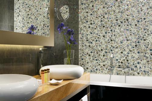 Suite Executive con vistas a la catedral del hotel Uptown Palace. Foto 3