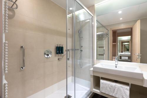 Habitación Superior con balcón - Cama extragrande del hotel Hilton Garden Inn Venice Mestre San Giuliano