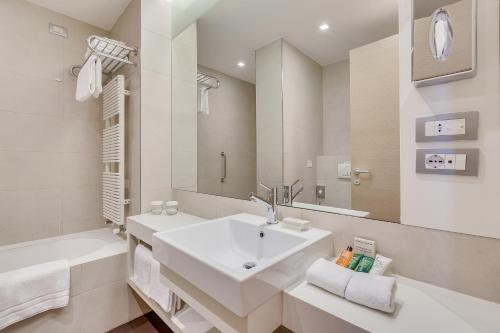 Habitación con 2 camas grandes del hotel Hilton Garden Inn Venice Mestre San Giuliano. Foto 4