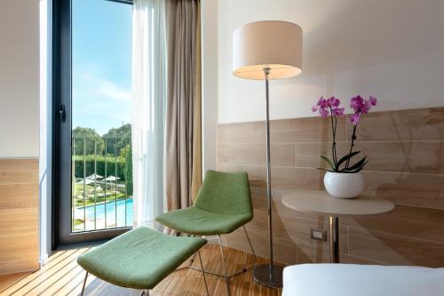 Habitación Superior con balcón - Cama extragrande del hotel Hilton Garden Inn Venice Mestre San Giuliano. Foto 2