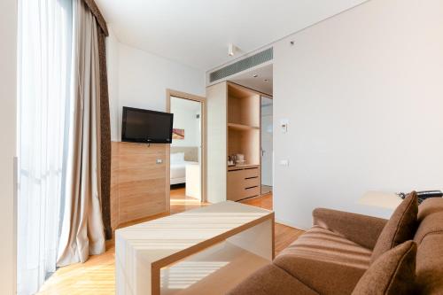 Suite en esquina con cama extragrande del hotel Hilton Garden Inn Venice Mestre San Giuliano. Foto 3