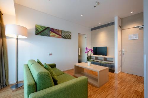 Suite en esquina con cama extragrande del hotel Hilton Garden Inn Venice Mestre San Giuliano. Foto 4