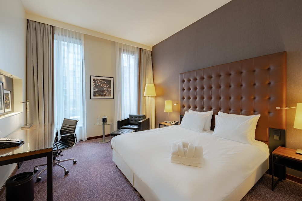 Habitación Club, 1 cama de matrimonio grande (Club Floor) del hotel Crowne Plaza Amsterdam South, An Ihg. Foto 3