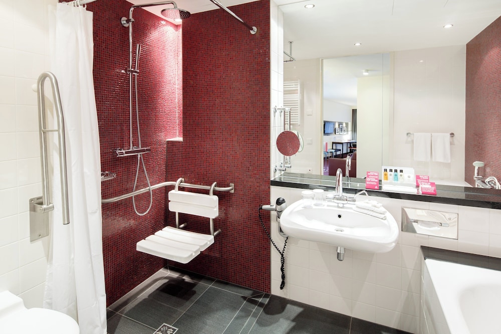 Habitación estándar, 1 cama de matrimonio grande, accesible para personas con discapacidad del hotel Crowne Plaza Amsterdam South, An Ihg