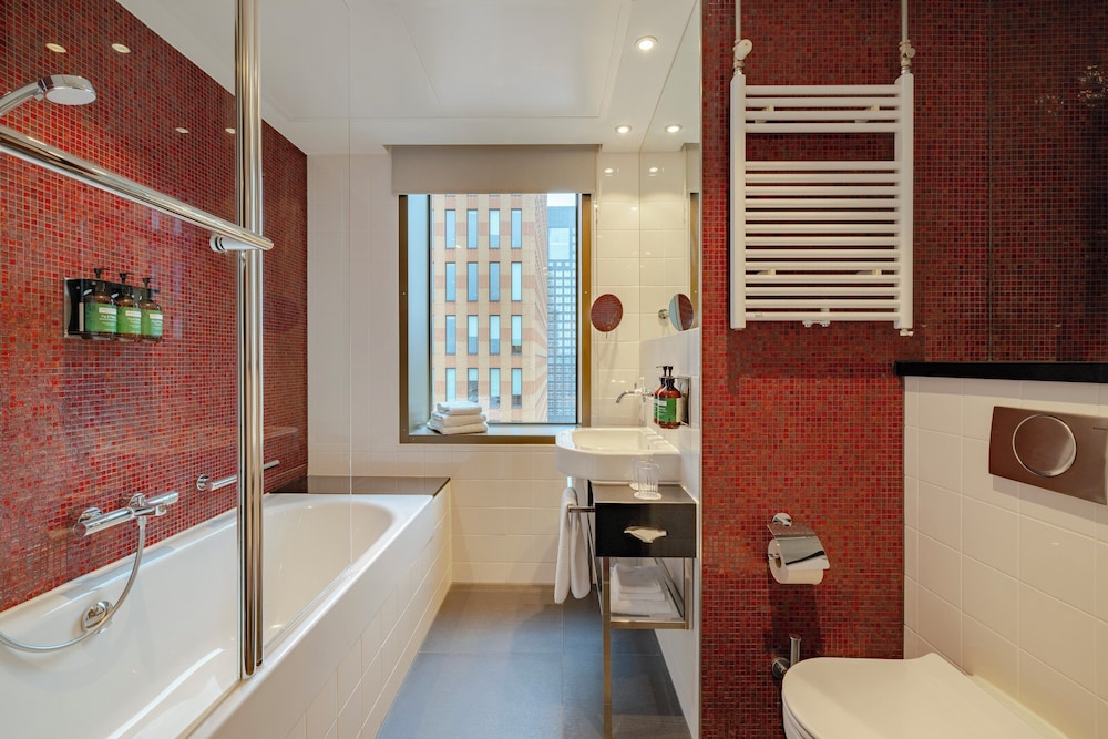 Habitación estándar, 1 cama de matrimonio grande, en esquina del hotel Crowne Plaza Amsterdam South, An Ihg. Foto 6