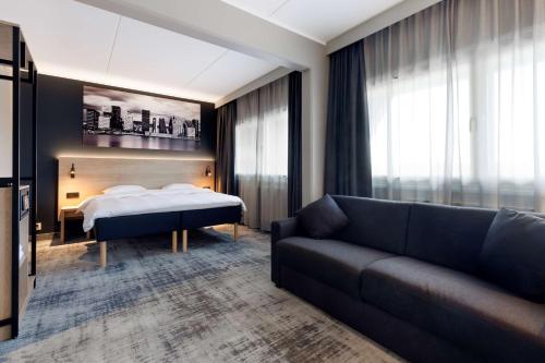 Habitación Familiar Deluxe del hotel Park Inn By Radisson Oslo Airport West. Foto 1