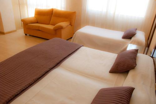 Habitación Triple Superior del hotel Abadía Camino Santiago. Foto 6