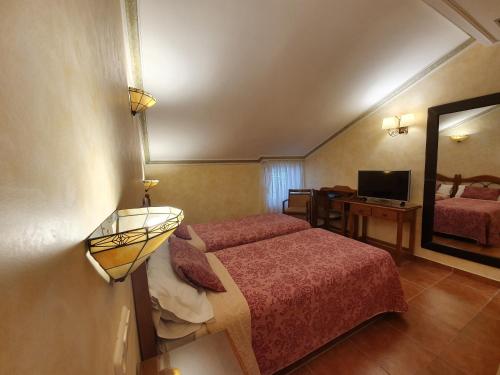 Habitación Doble - Ático del hotel Abadía Camino Santiago. Foto 3