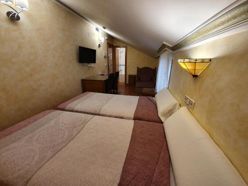 Habitación Doble - Ático del hotel Abadía Camino Santiago. Foto 8
