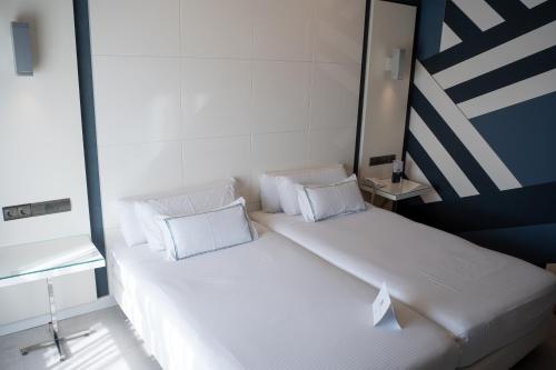 Habitación Doble Estándar - 2 camas del hotel Málaga Nostrum Airport. Foto 1