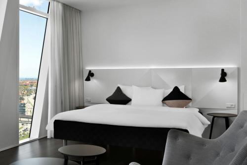 Habitación Executive con cama grande del hotel Ac Hotel Bella Sky Copenhagen. Foto 1