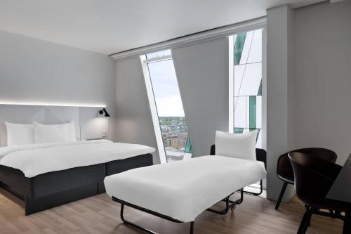 Habitación Deluxe más grande - Cama grande del hotel Ac Hotel Bella Sky Copenhagen. Foto 1