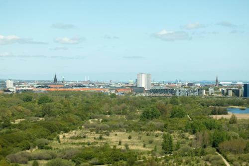 Habitación Estándar más grande con vistas a la ciudad - Cama grande del hotel Ac Hotel Bella Sky Copenhagen. Foto 3