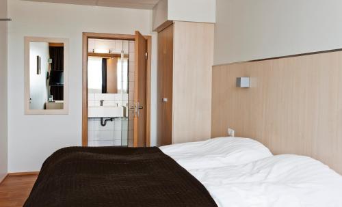 Habitación Triple Estándar del hotel Klettur. Foto 1