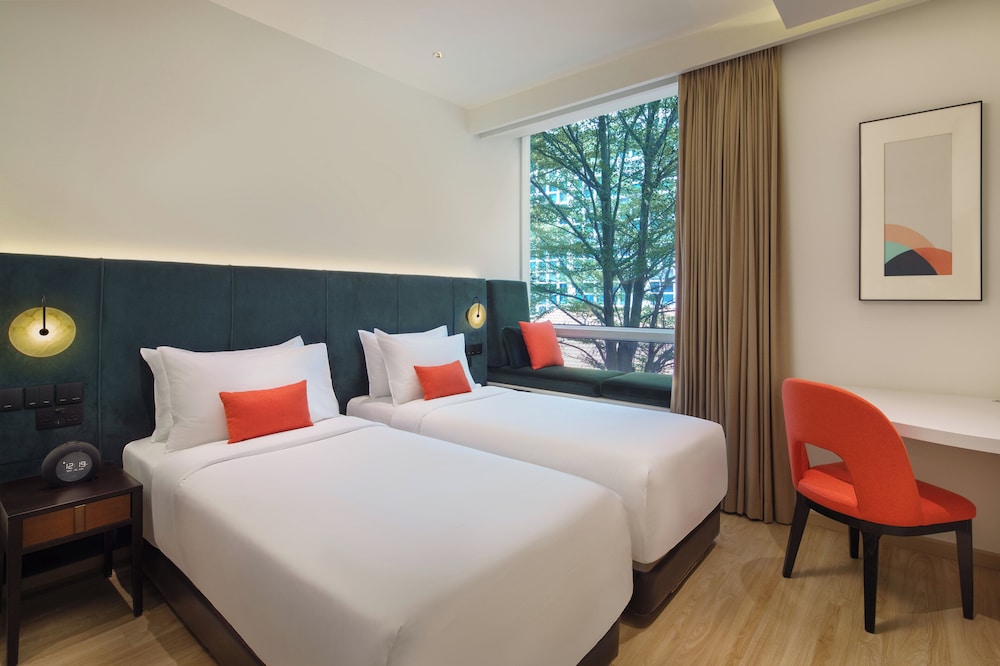 Habitación superior con 2 camas individuales del hotel Park Regis Singapore. Foto 1