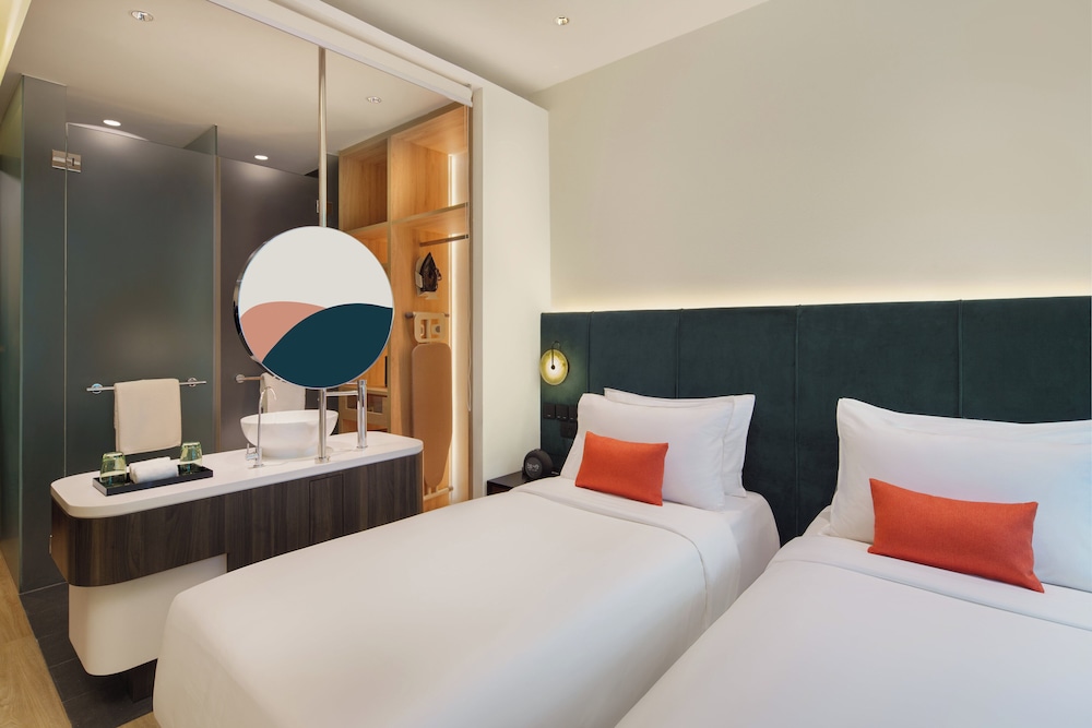 Habitación superior con 2 camas individuales del hotel Park Regis Singapore. Foto 2