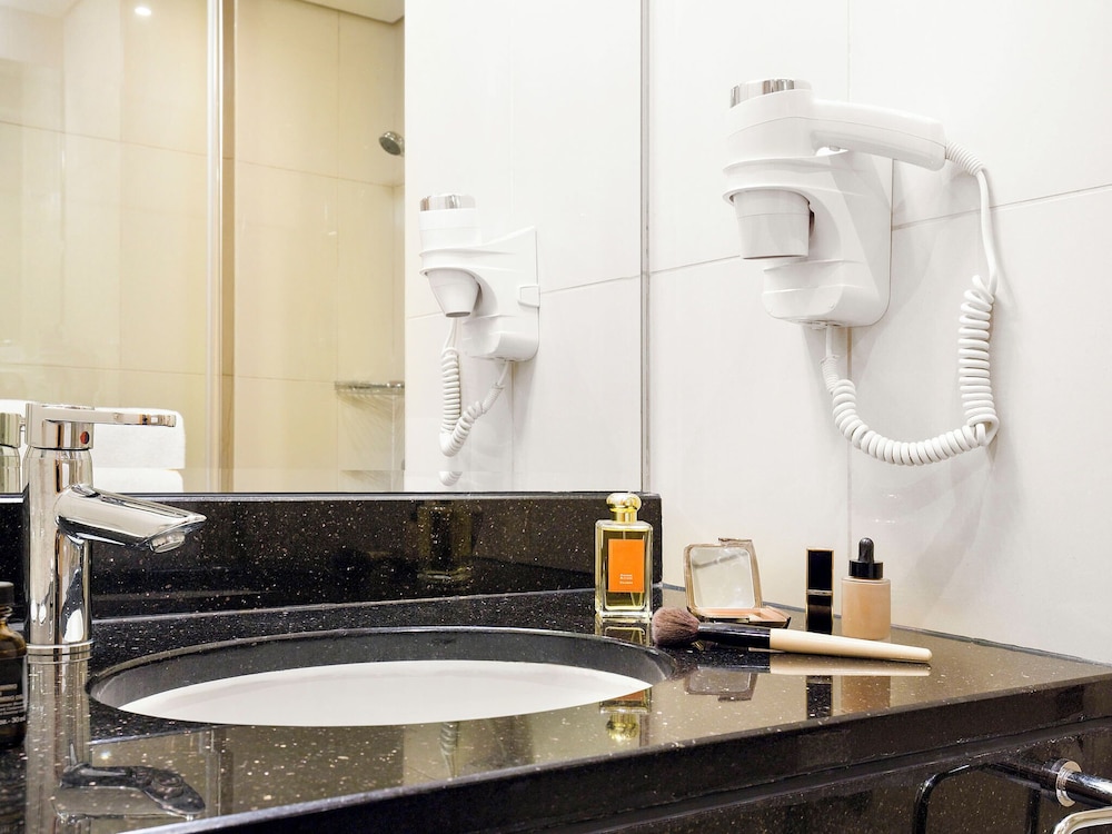 Habitación estándar con 2 camas individuales del hotel Ibis Al Rigga. Foto 6
