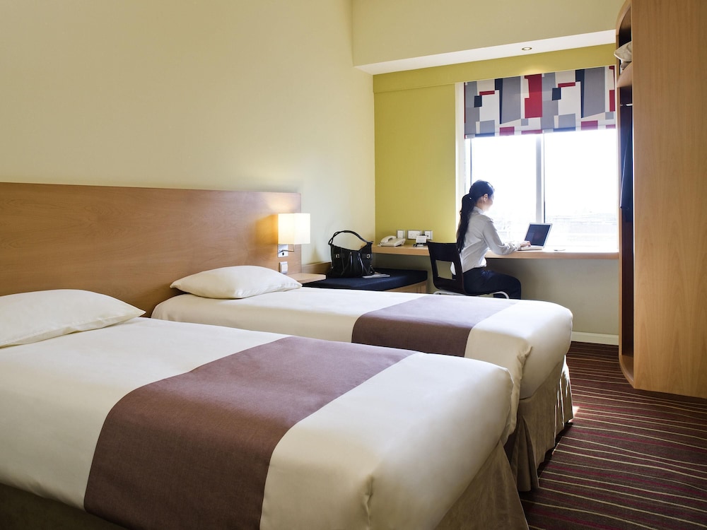 Habitación, 2 camas individuales del hotel ibis Deira Creekside Dubai. Foto 3