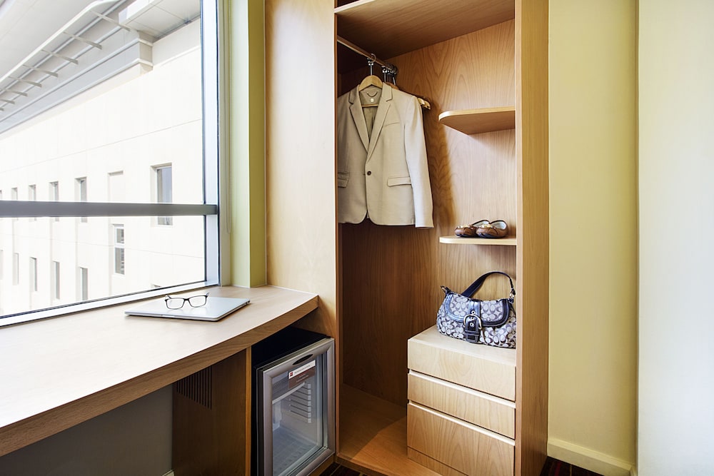 Habitación, 2 camas individuales del hotel ibis Deira Creekside Dubai. Foto 4