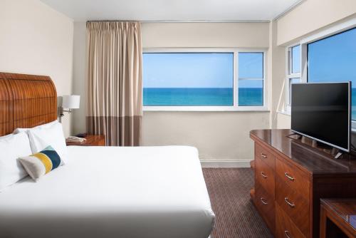 Habitación con cama extragrande - Frente al mar del hotel Sherry Fontenac Oceanfront