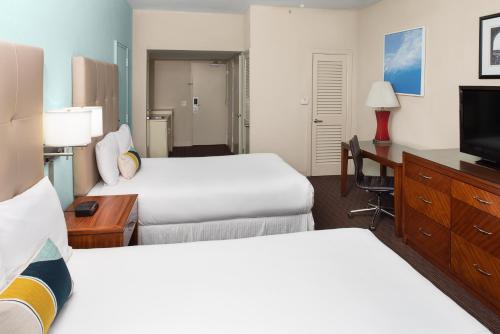 Alojamiento Accesible con camas dobles del hotel Sherry Fontenac Oceanfront. Foto 4