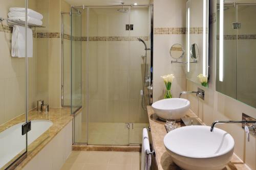 Suite Executive AVANI del hotel Avani Deira Dubai. Foto 2