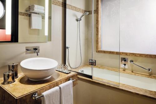 Habitación AVANI del hotel Avani Deira Dubai. Foto 2