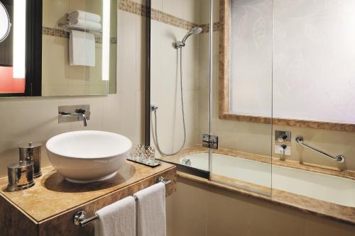 Habitación AVANI del hotel Avani Deira Dubai. Foto 4
