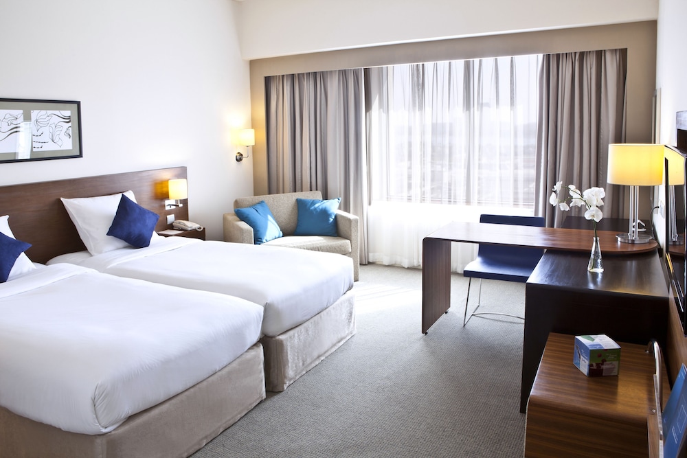 Habitación Ejecutiva con 1 cama doble del hotel Novotel Dubai Deira City Centre. Foto 1
