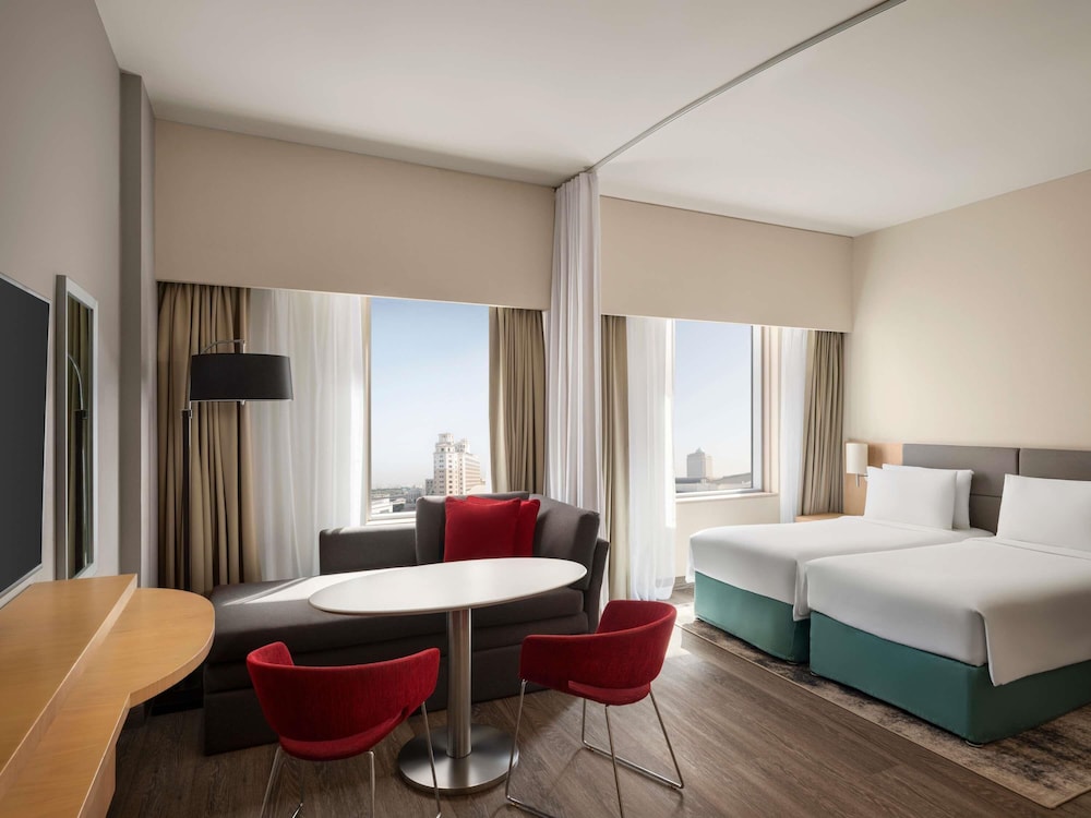 Suite con 2 camas individuales del hotel Novotel Suites Mall Avenue Dubai
