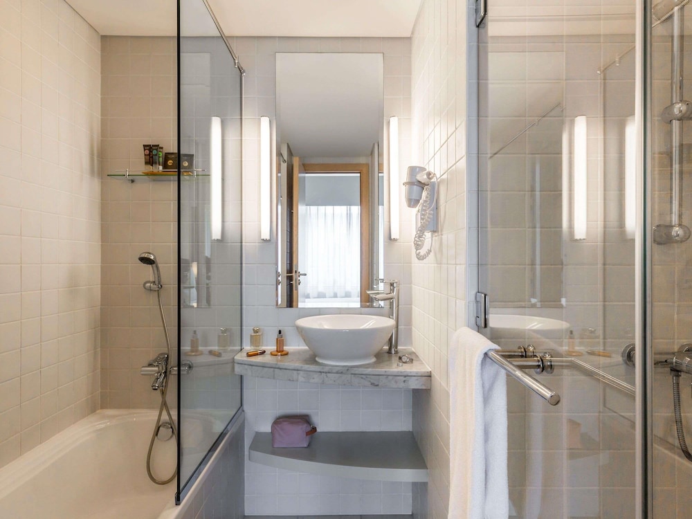 Suite con 2 camas individuales del hotel Novotel Suites Mall Avenue Dubai. Foto 8