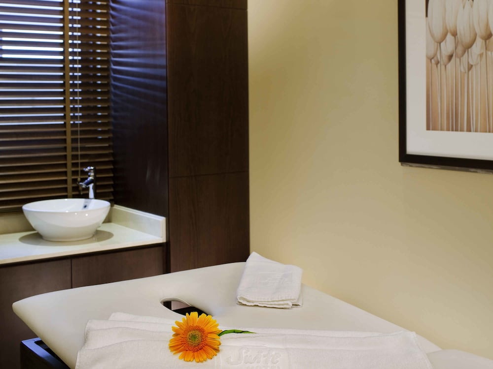 Suite con 2 camas individuales del hotel Novotel Suites Mall Avenue Dubai. Foto 11