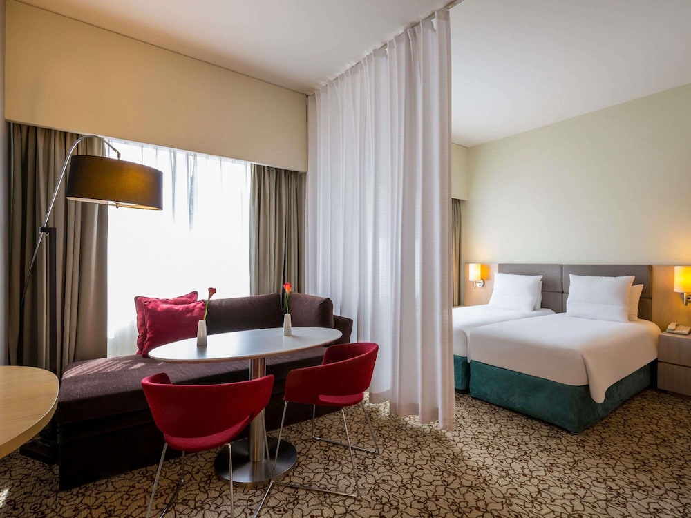 Suite Familiar del hotel Novotel Suites Mall Avenue Dubai. Foto 4