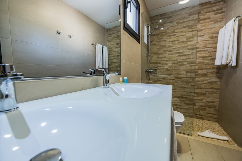 Apartamento Deluxe 2 Dormitorios Vista Mar del hotel Bahia Calma Beach. Foto 3