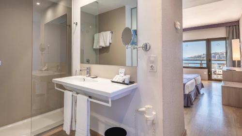 Habitación Doble con vistas al mar del hotel Be Live Adults Only Marivent